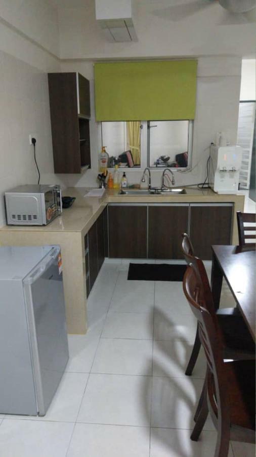 קאג'אנג Spacious & Cozy Condo - Hijauan Heights Block C מראה חיצוני תמונה