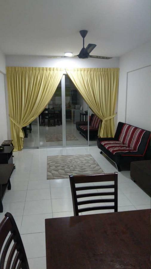 קאג'אנג Spacious & Cozy Condo - Hijauan Heights Block C מראה חיצוני תמונה