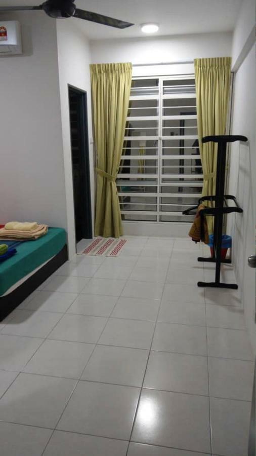 קאג'אנג Spacious & Cozy Condo - Hijauan Heights Block C מראה חיצוני תמונה