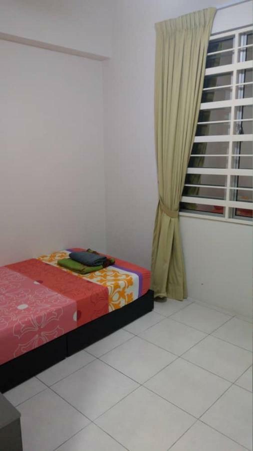 קאג'אנג Spacious & Cozy Condo - Hijauan Heights Block C מראה חיצוני תמונה