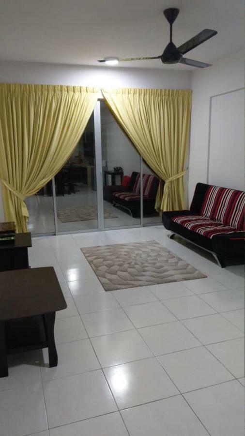קאג'אנג Spacious & Cozy Condo - Hijauan Heights Block C מראה חיצוני תמונה